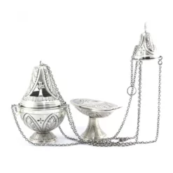 Turibolo Con Navetta In Ottone Cesellato Foglie 21 Cm 16 Turibolo Con Navetta In Ottone Cesellato Foglie 21 Cm -Vendite Consumabili 200026 Turibolo con Navetta in fusione cesellato foglie Altezza cm 21 550x550w