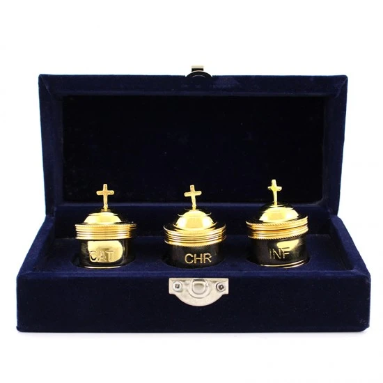 Astuccio Con 3 Vasetti Per Oli In Ottone Dorato 6 Cm 1 Astuccio Con 3 Vasetti Per Oli In Ottone Dorato 6 Cm